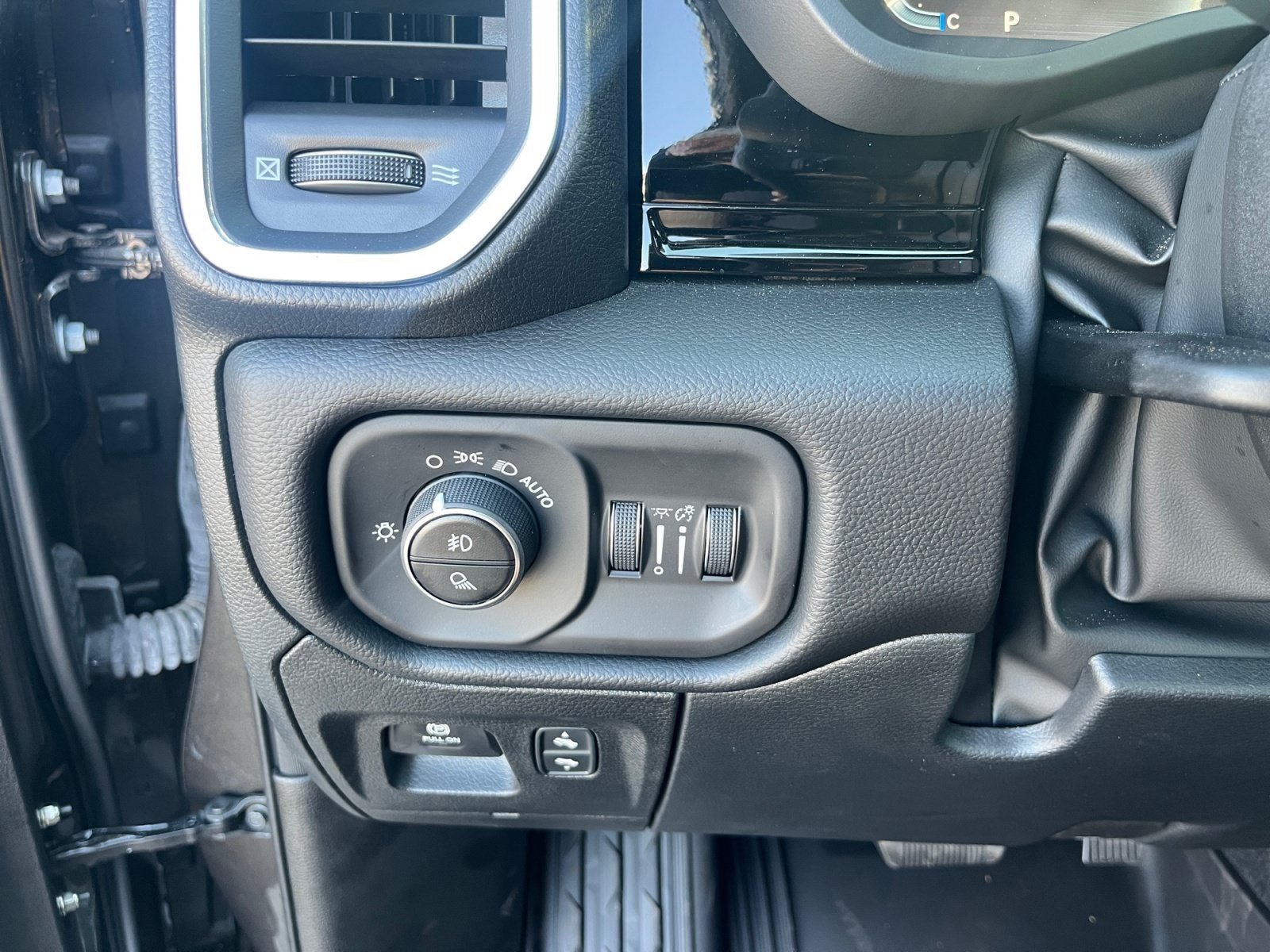 2026 RAM 1500 Laramie - Photo 14