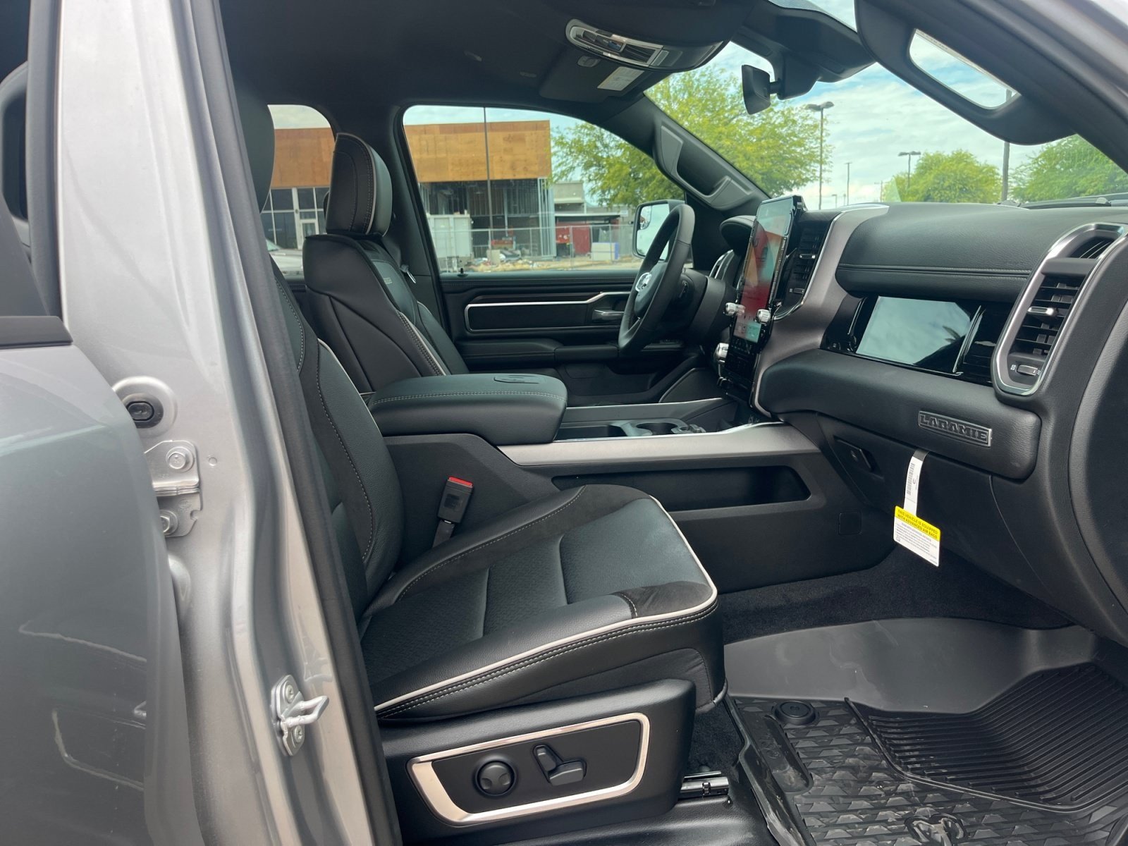 2026 RAM 1500 Laramie - Photo 21