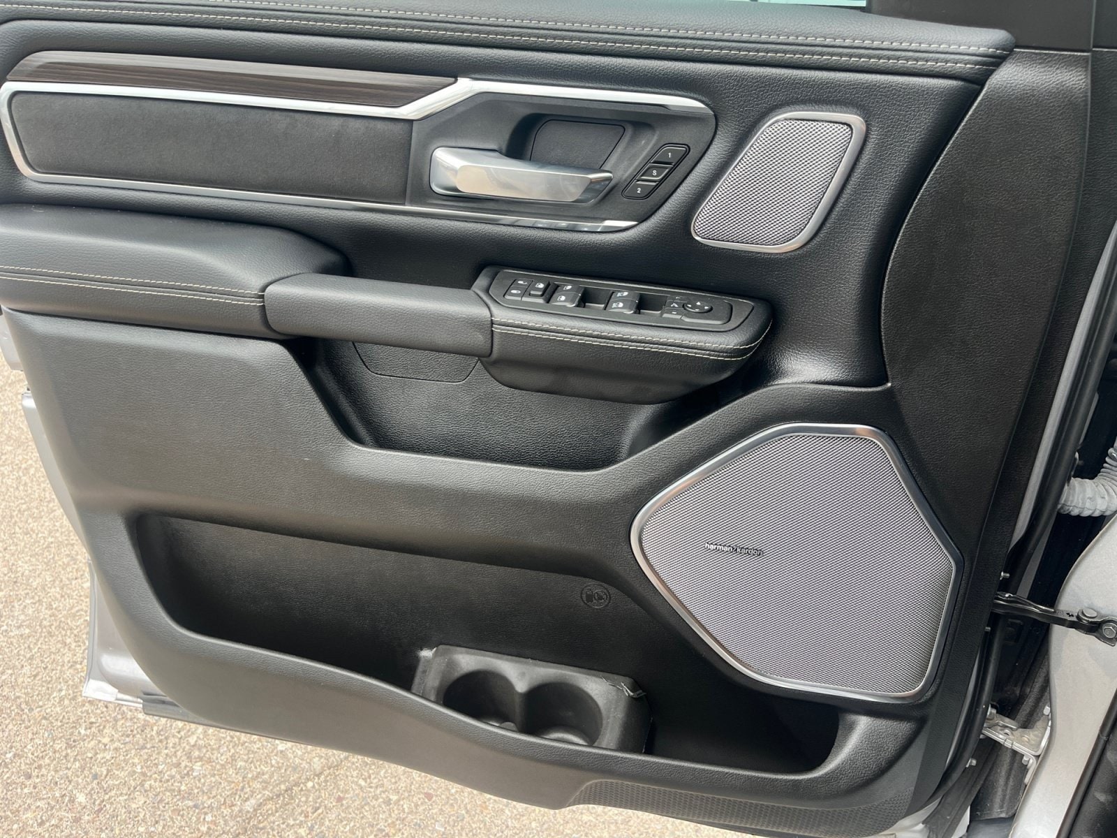 2026 RAM 1500 Laramie - Photo 15