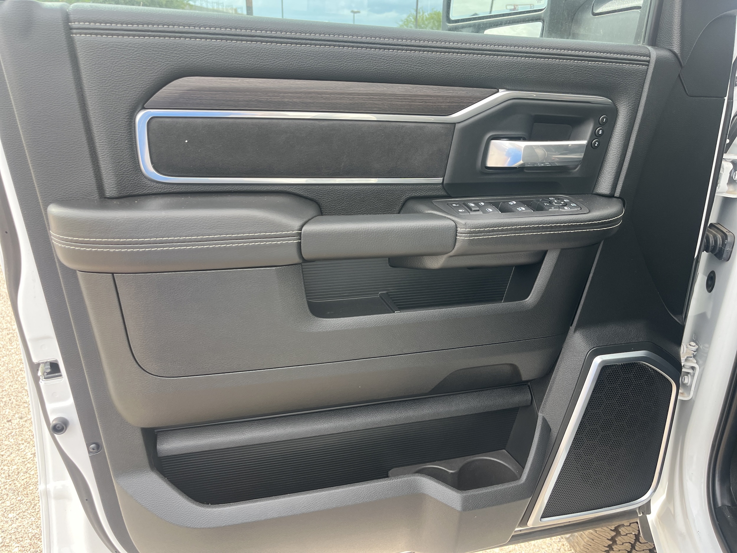 2026 RAM 2500 Laramie - Photo 10