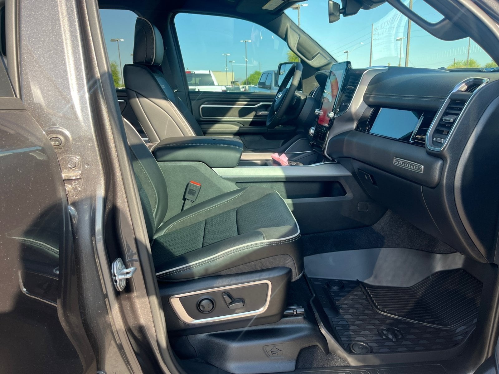 2026 RAM 1500 Laramie - Photo 21