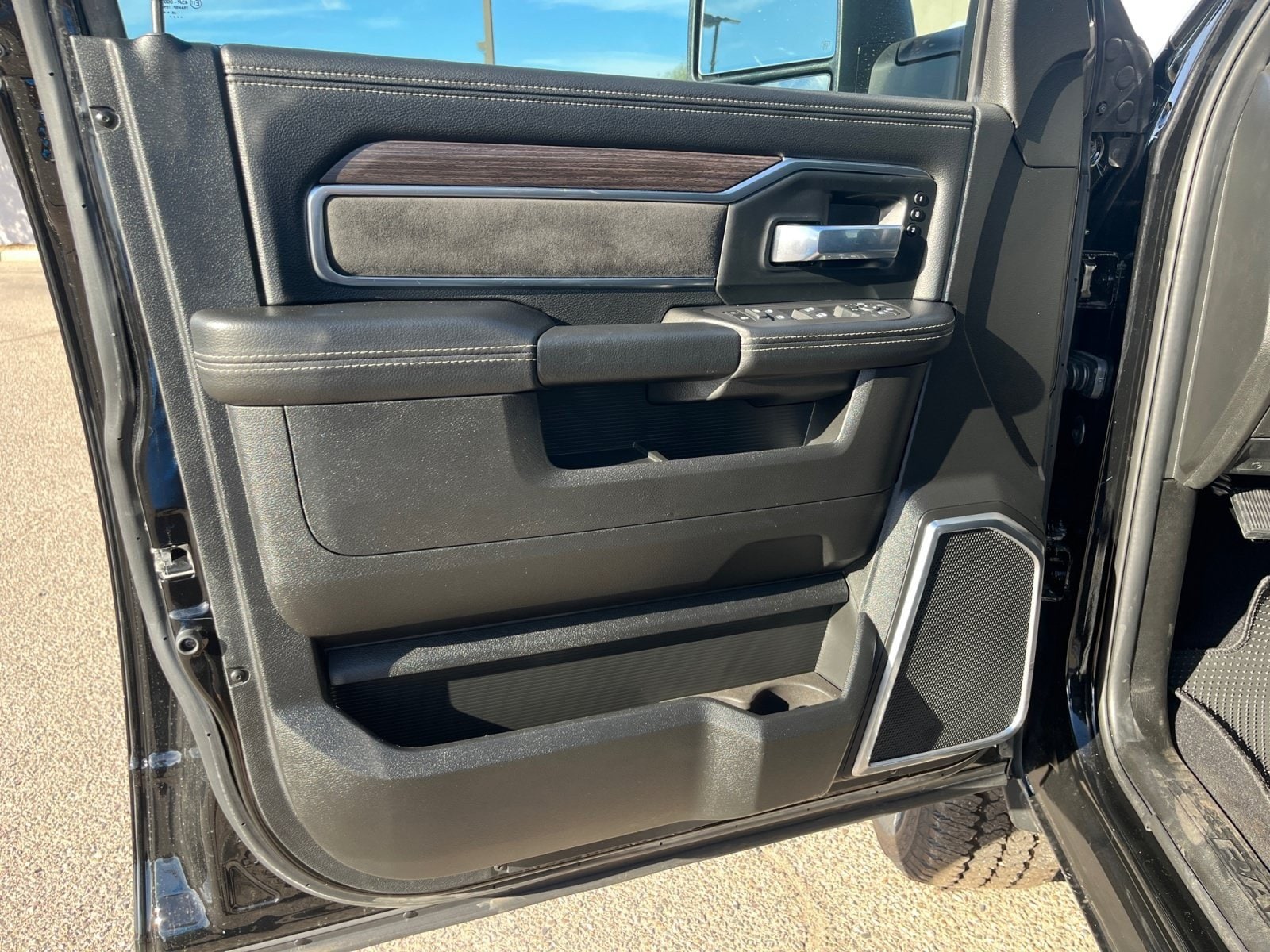 2026 RAM 2500 Laramie - Photo 15