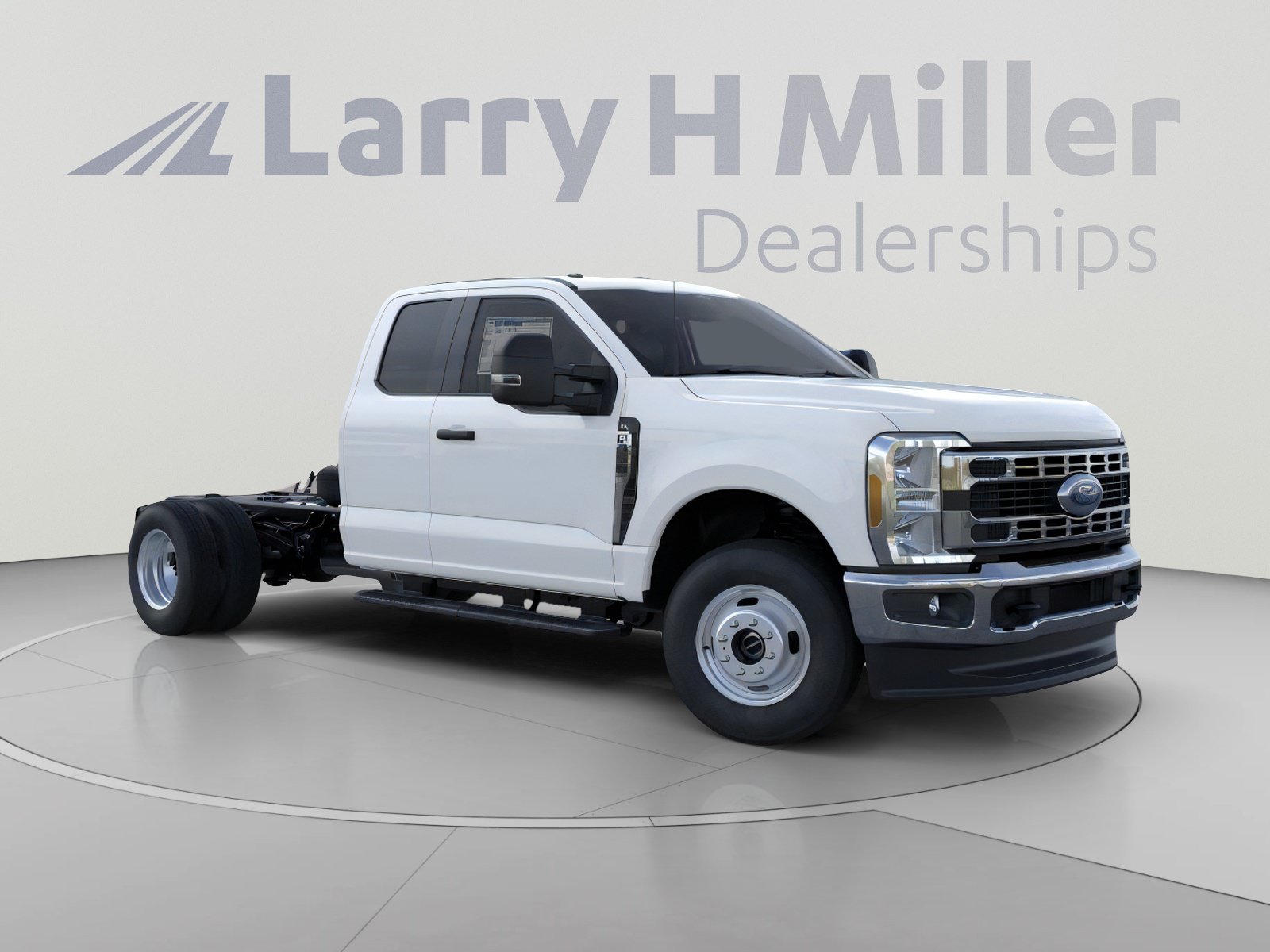 2025 Ford F-350 Super Duty Chassis Cab XL - Photo 6