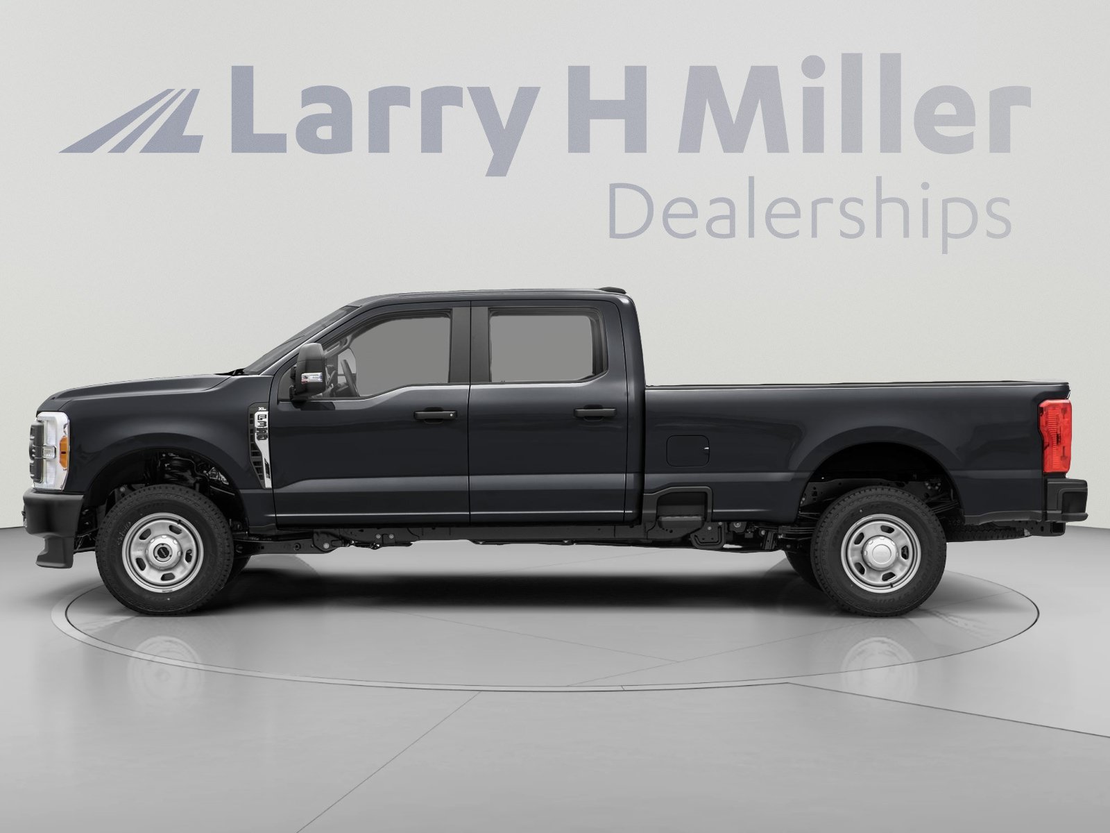 New 2027 Ford Super Duty F-350 DRW LARIAT 4WD Crew Cab 8' Box V8 Engine