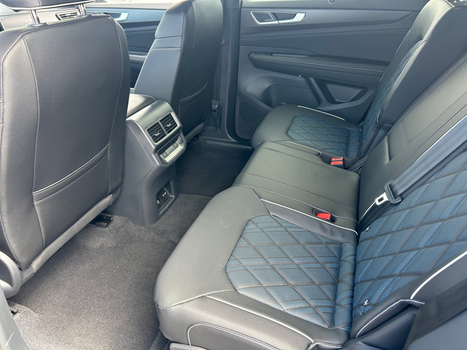 2026 Volkswagen Atlas Cross Sport SEL Premium R-LINE - Photo 17