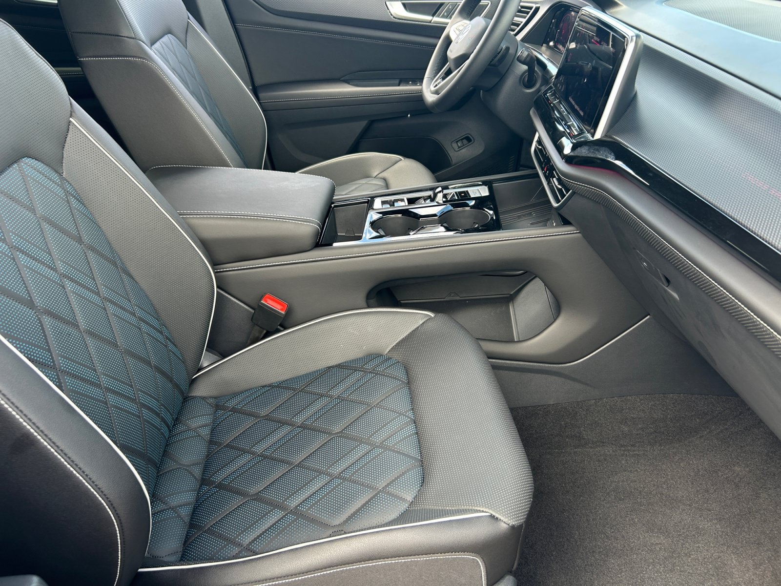 2026 Volkswagen Atlas Cross Sport SEL Premium R-LINE - Photo 18