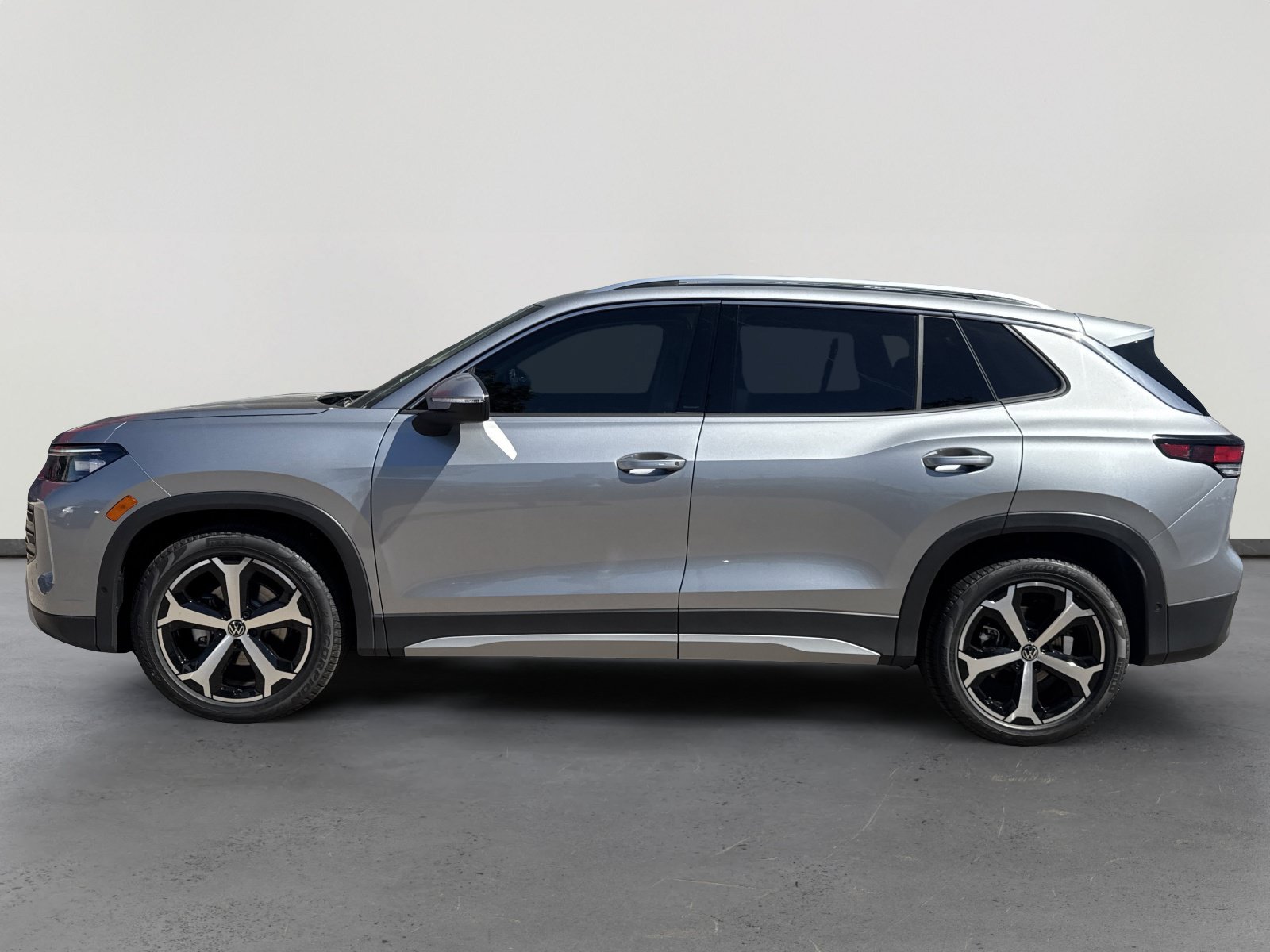 New 2026 Volkswagen Tiguan SE SUV
