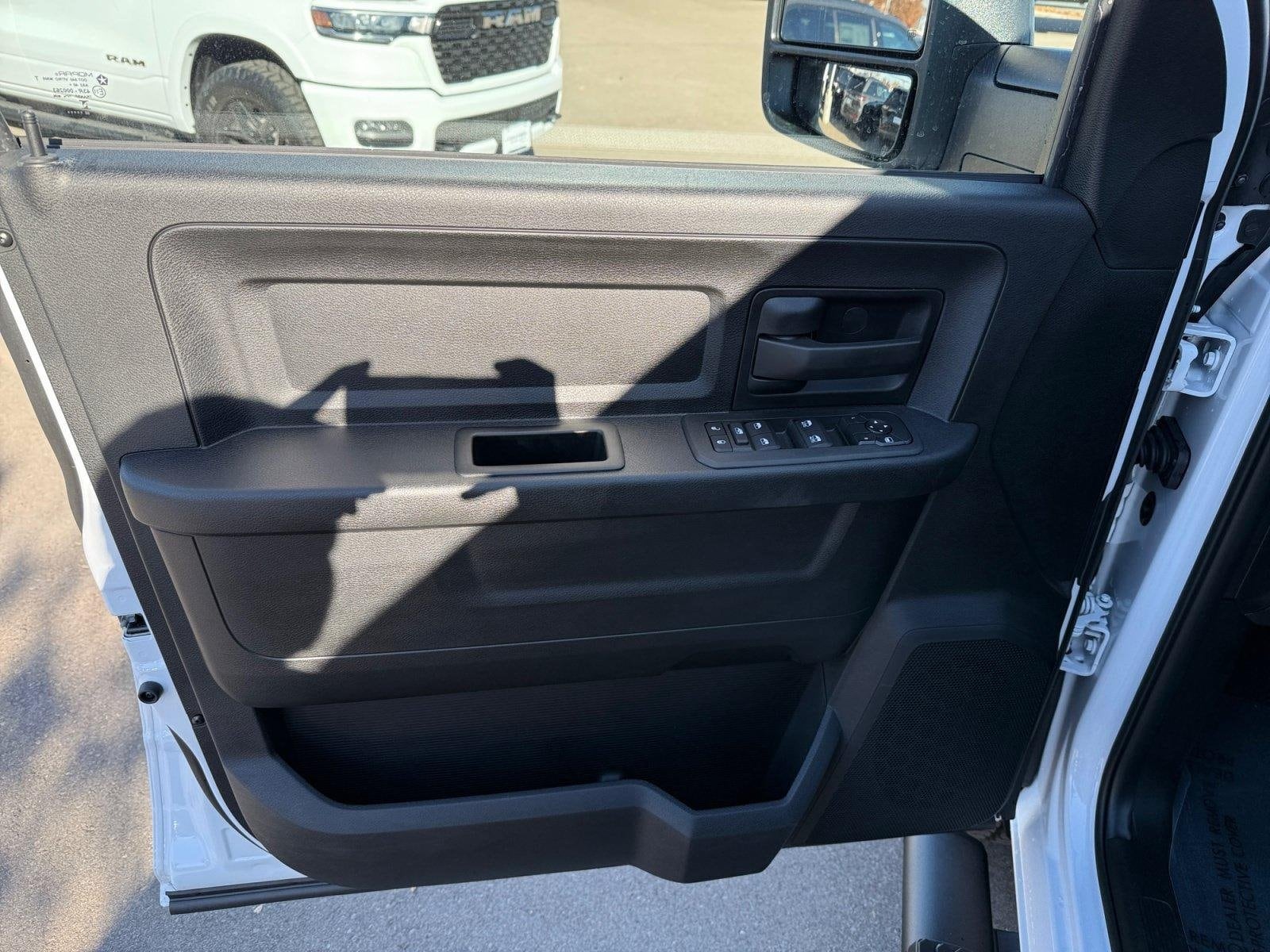 2026 RAM 3500 Tradesman - Photo 14