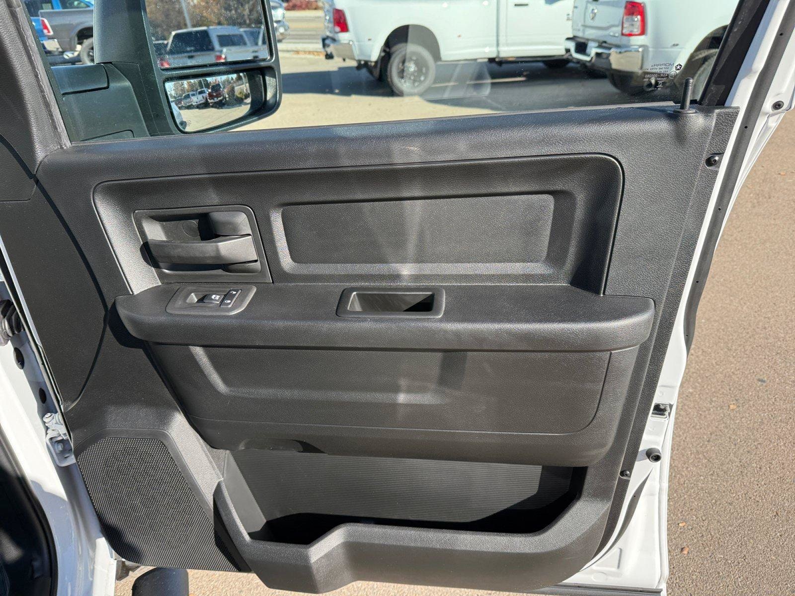 2026 RAM 3500 Tradesman - Photo 17
