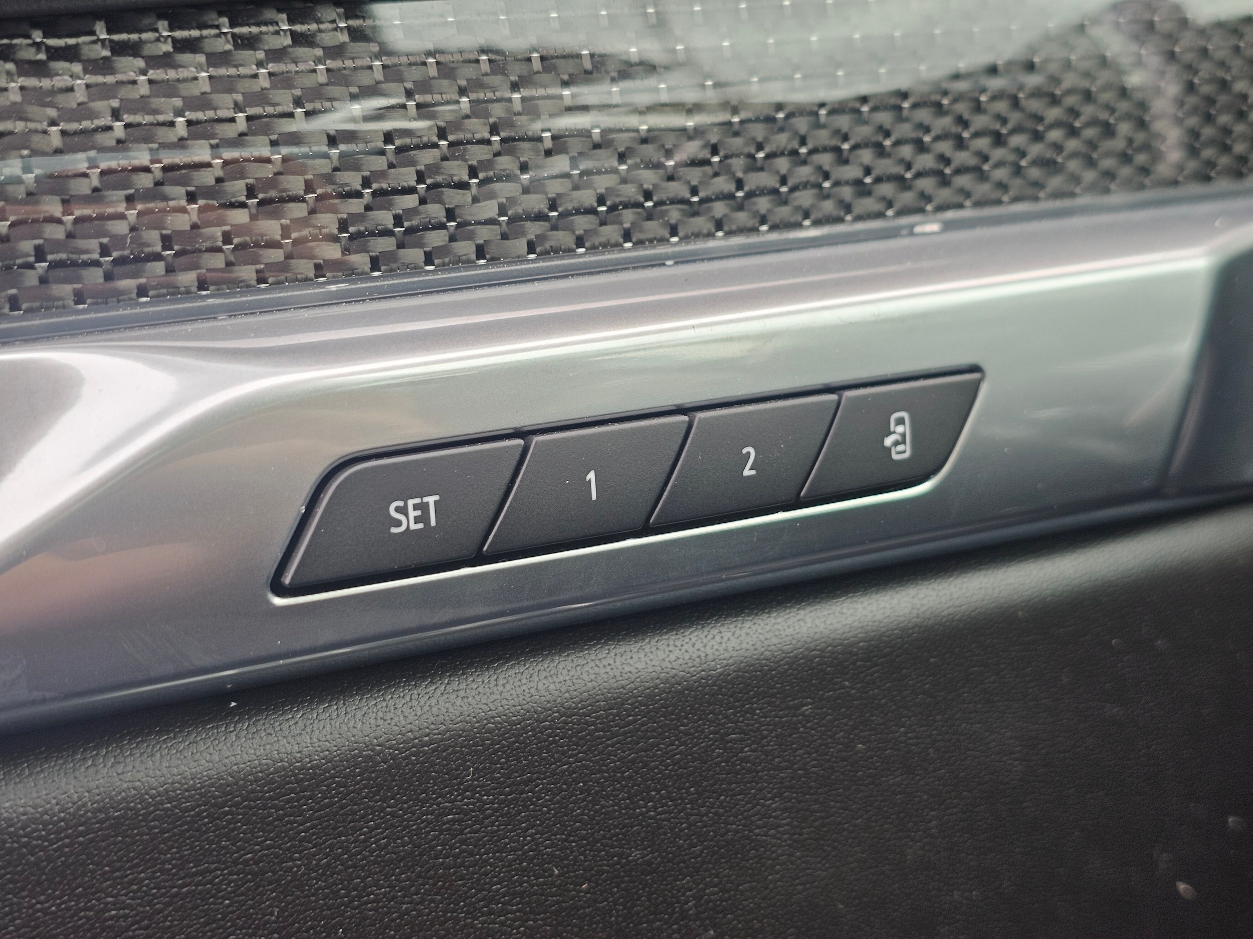 2025 Cadillac Escalade V-Series - Photo 32