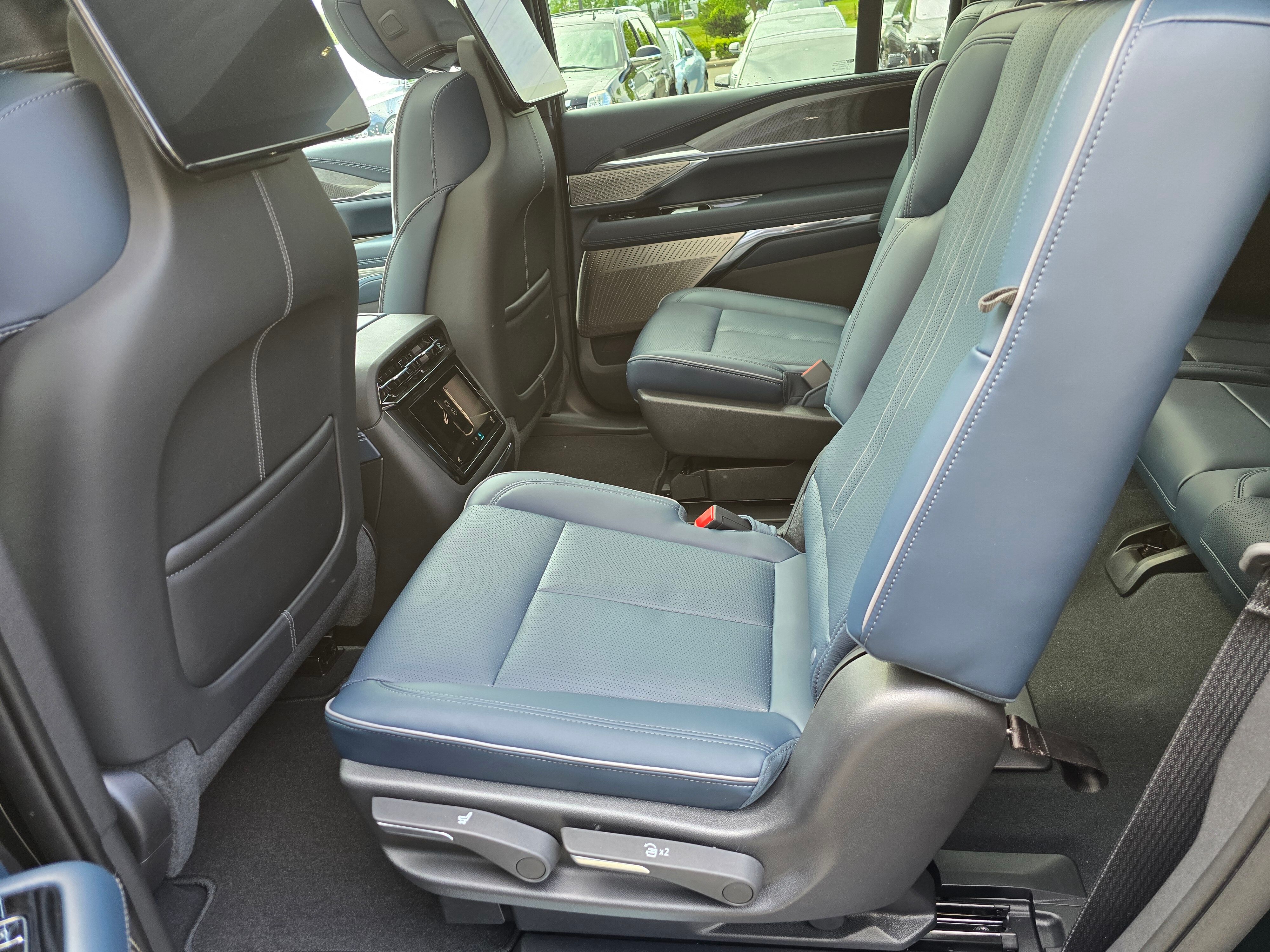 2025 Cadillac Escalade IQ Sport 2 - Photo 17