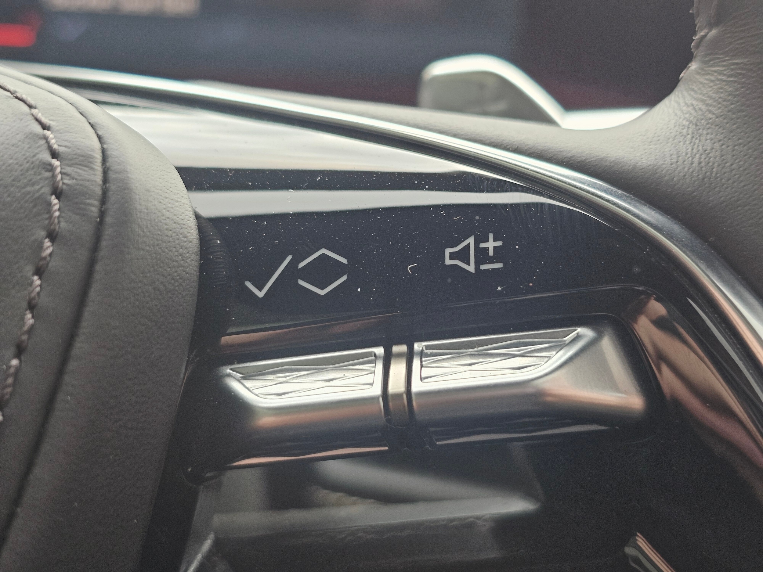 2025 Cadillac Escalade V-Series - Photo 35