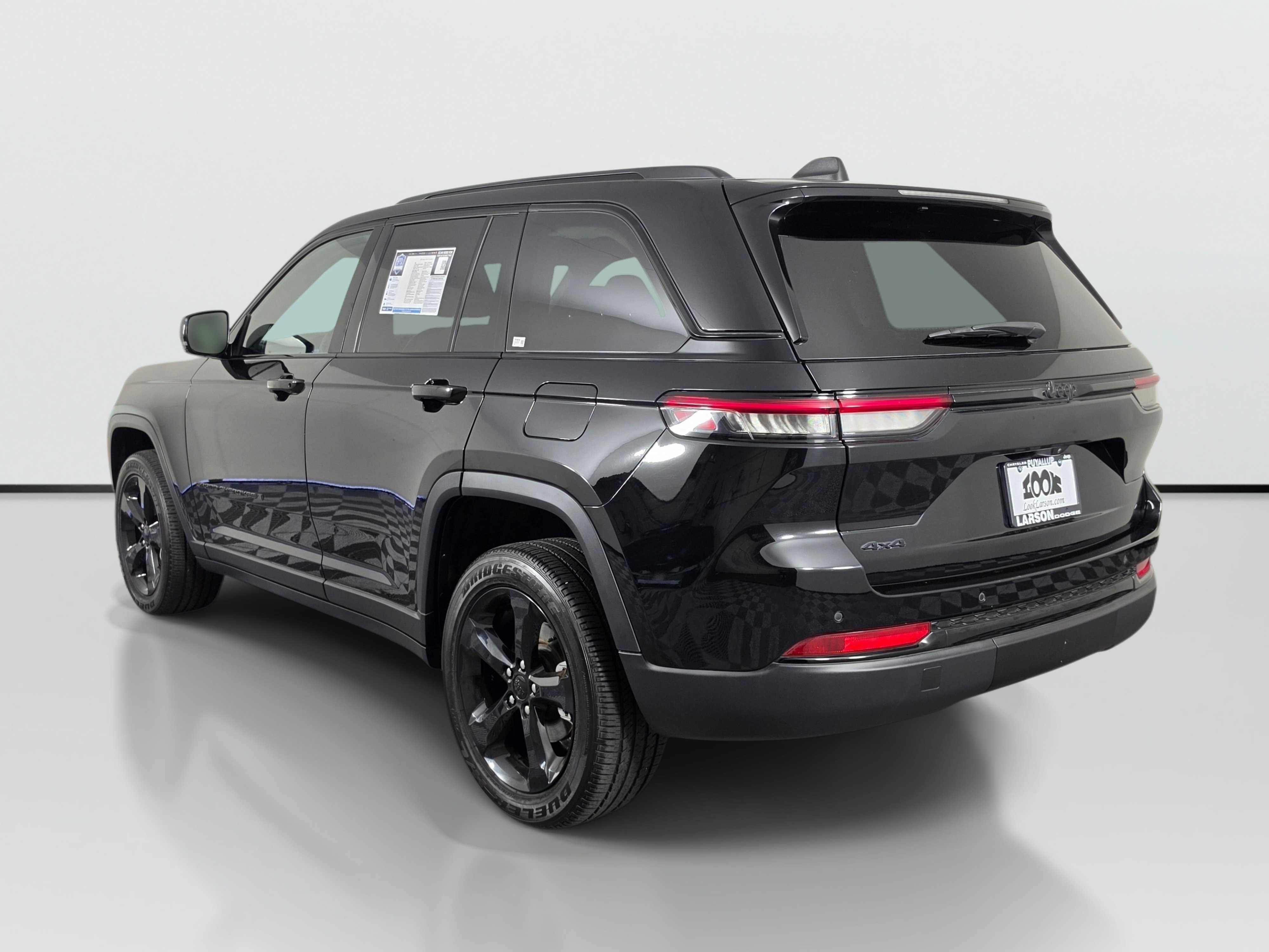 Used 2024 Jeep Grand Cherokee Laredo SUV