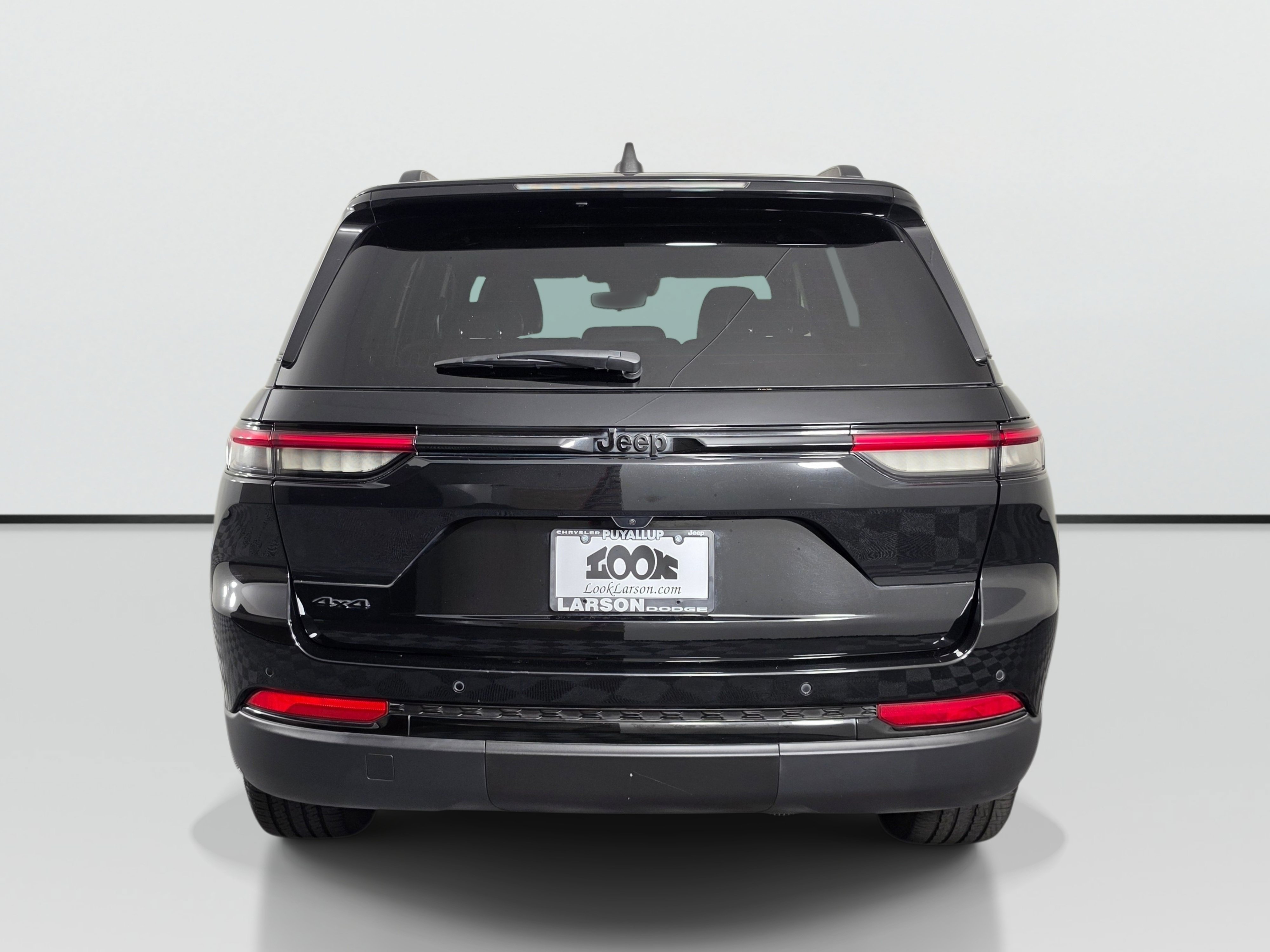 Used 2024 Jeep Grand Cherokee Laredo SUV