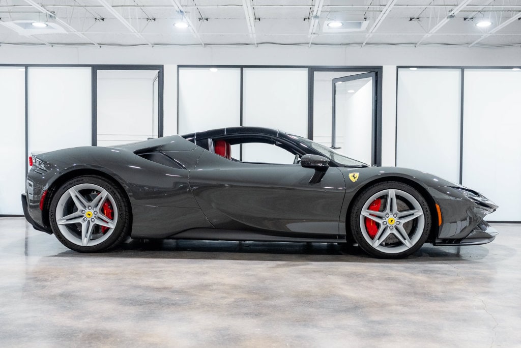 2024 Ferrari SF90 Base - Photo 2