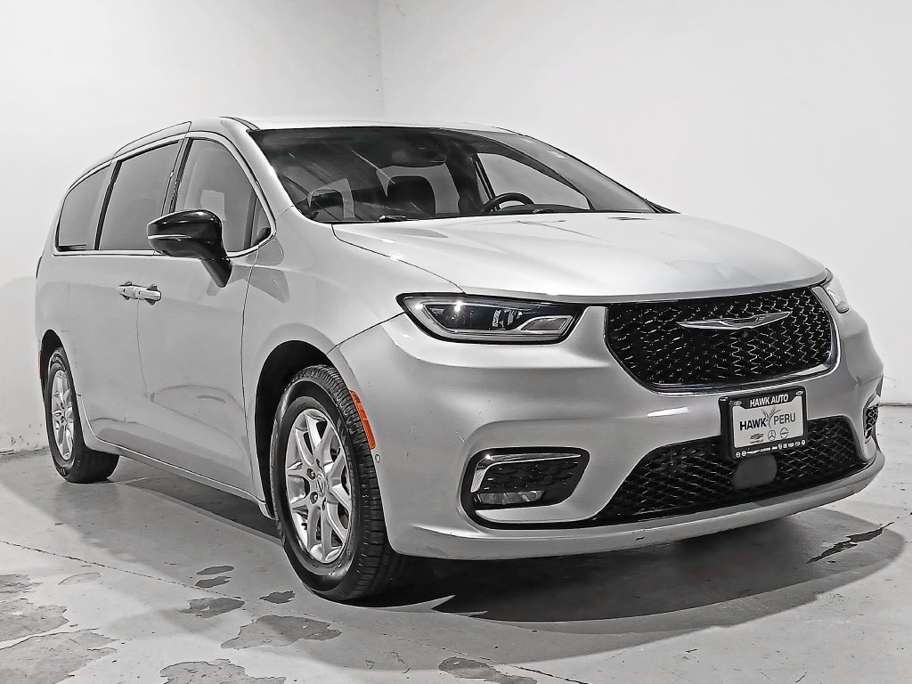 Used 2024 Chrysler Pacifica Touring L
