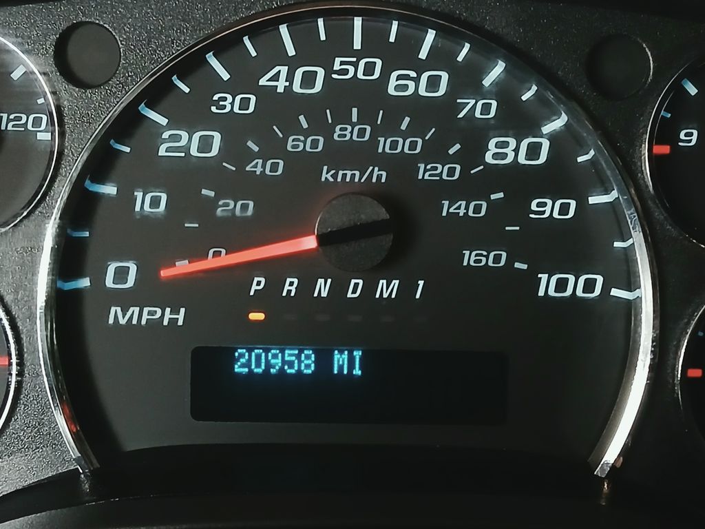 2025 Chevrolet Express Cargo Work Van - Photo 18