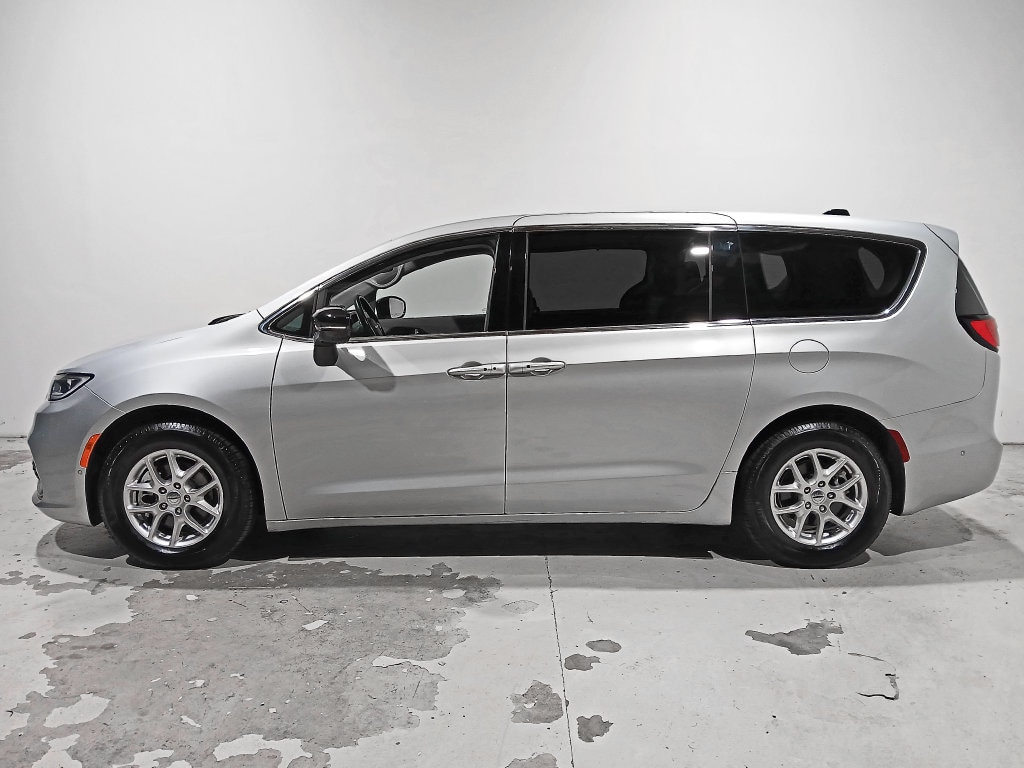 Used 2024 Chrysler Pacifica Touring L Minivan/Van