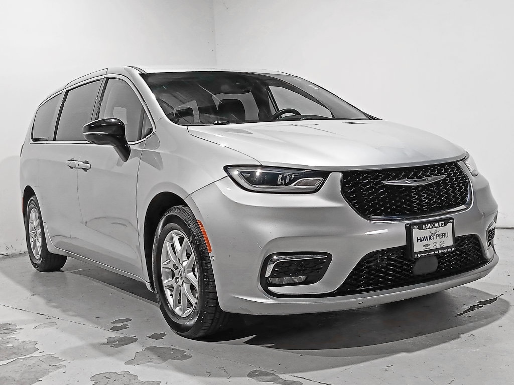 Used 2024 Chrysler Pacifica Touring L Minivan/Van