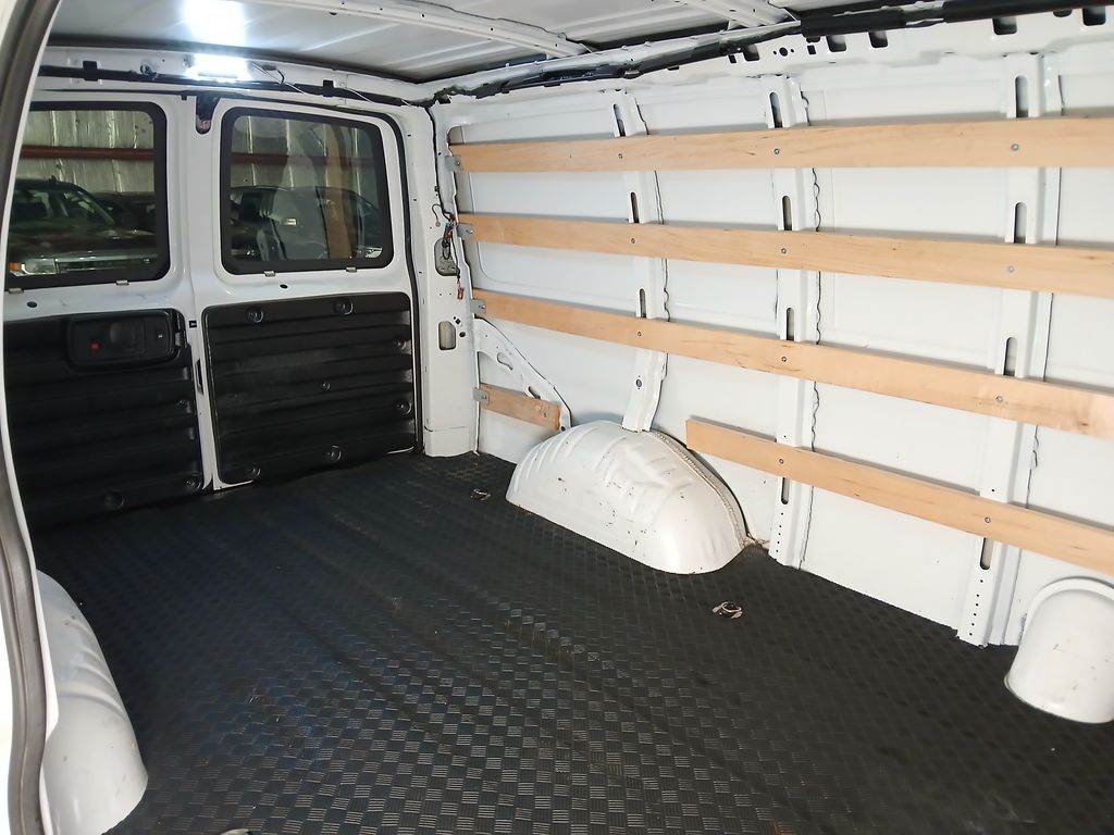 2025 Chevrolet Express Cargo Work Van - Photo 9