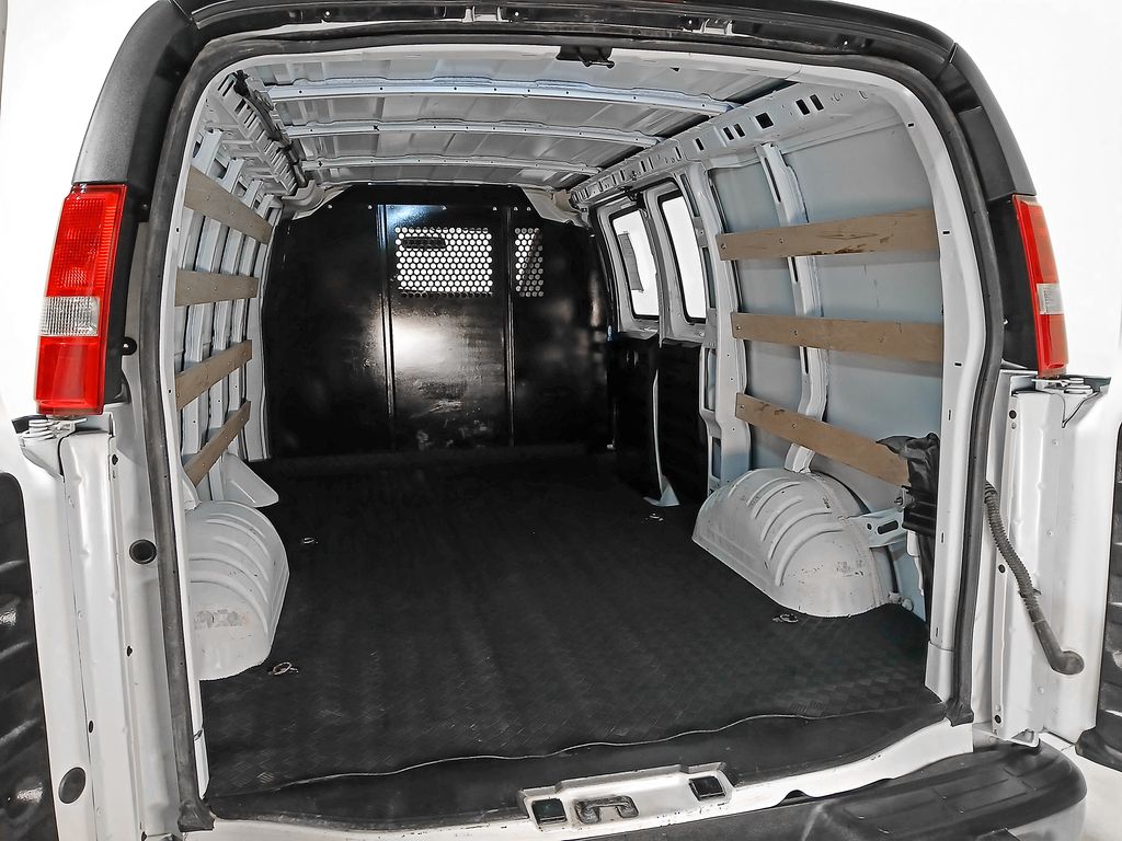 2025 Chevrolet Express Cargo Work Van - Photo 7