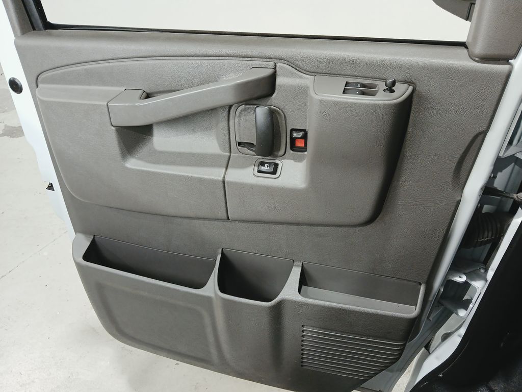 2025 Chevrolet Express Cargo Work Van - Photo 19