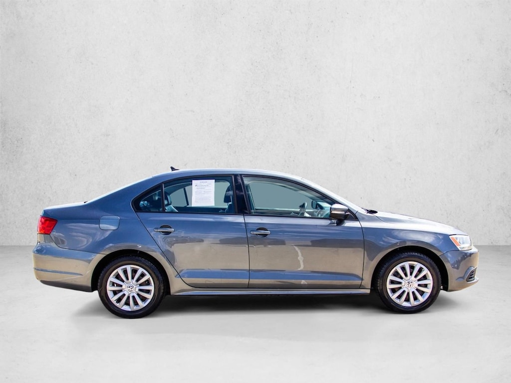 Used 2014 Volkswagen Jetta SE Sedan