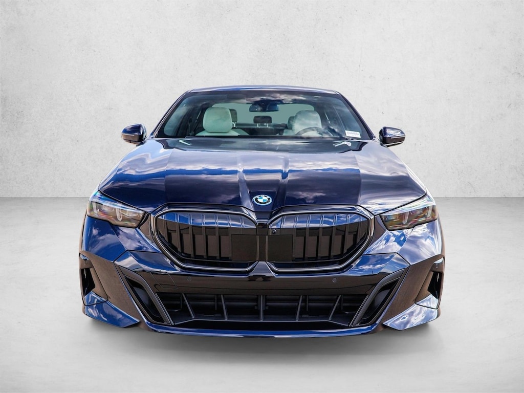 New 2027 BMW 550e xDrive Sedan