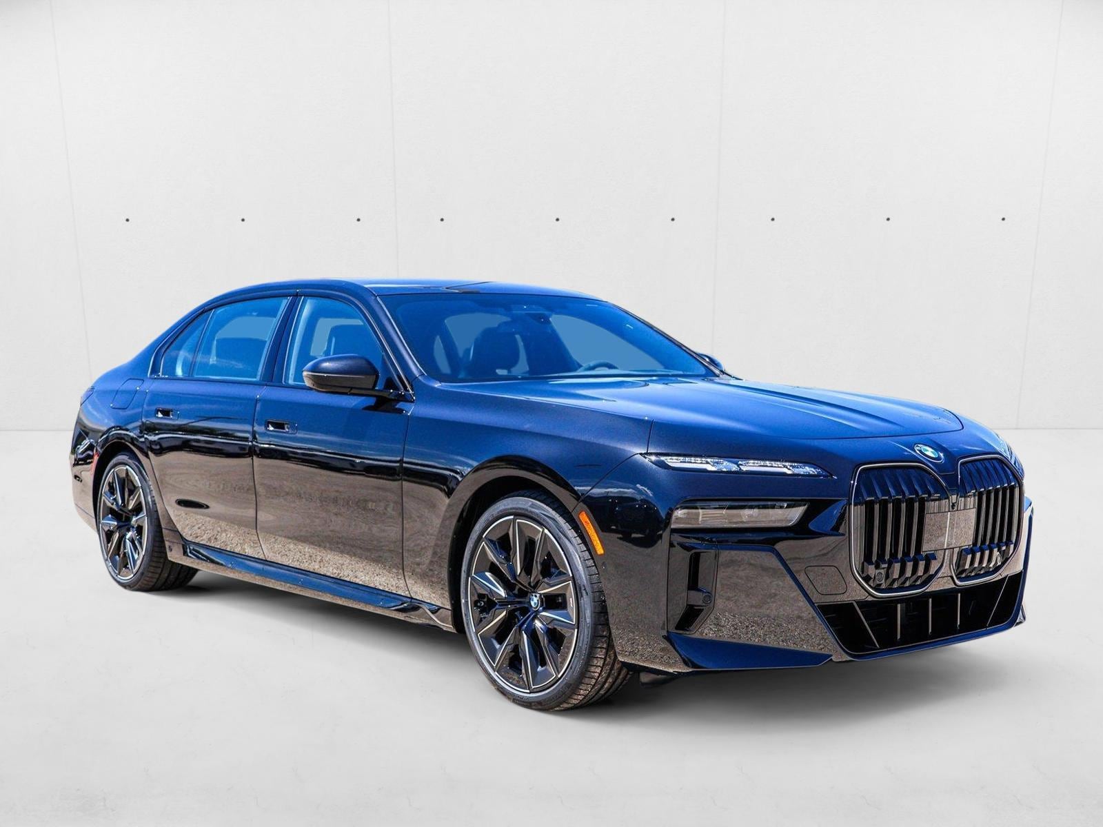 2025 BMW 7 Series 760i - Photo 3
