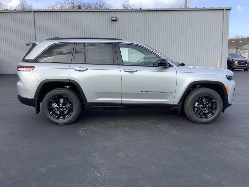 New 2026 Jeep Grand Cherokee LAREDO ALTITUDE 4X4 Sport Utility