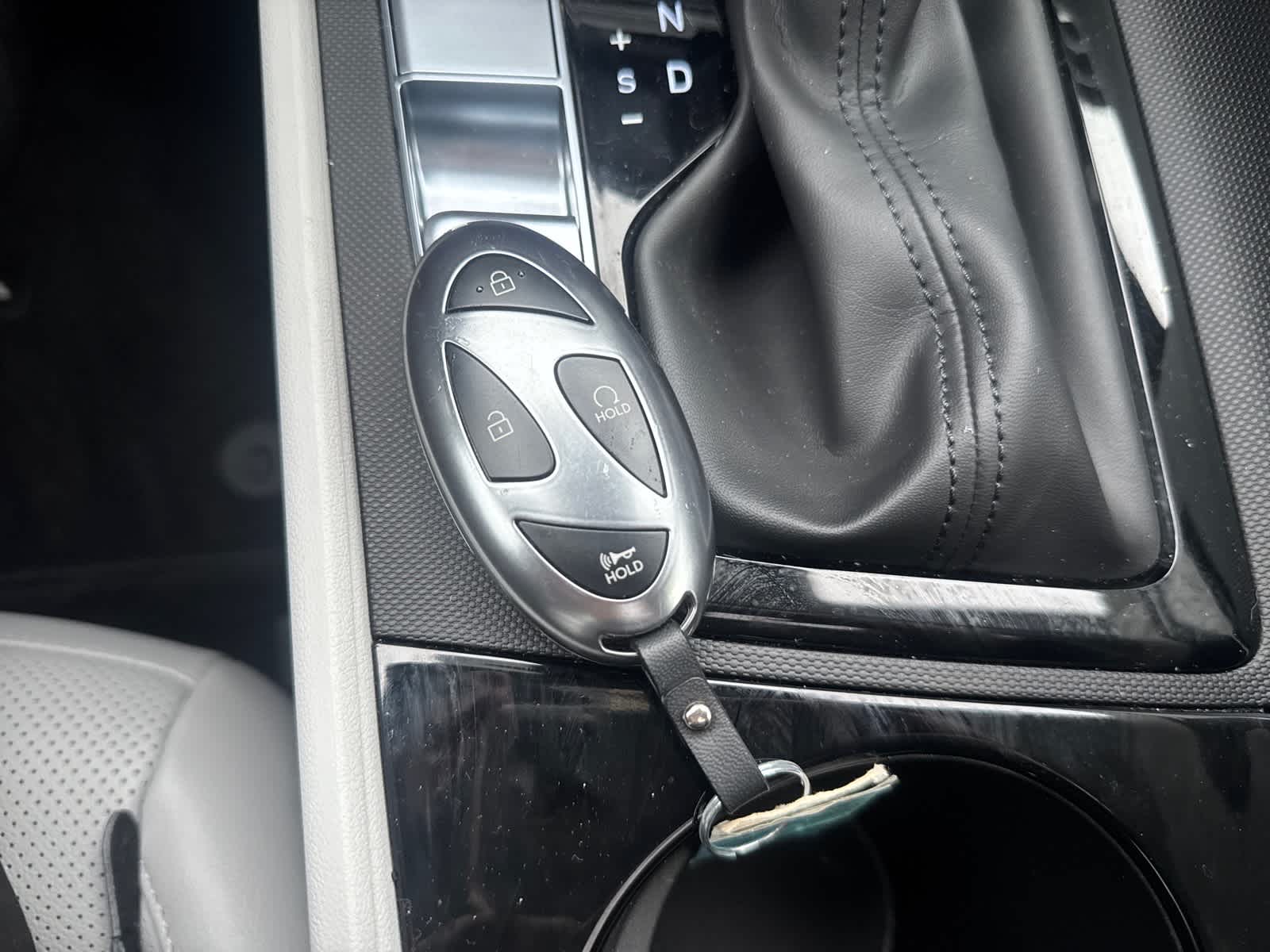 2025 Hyundai Elantra Limited - Photo 14