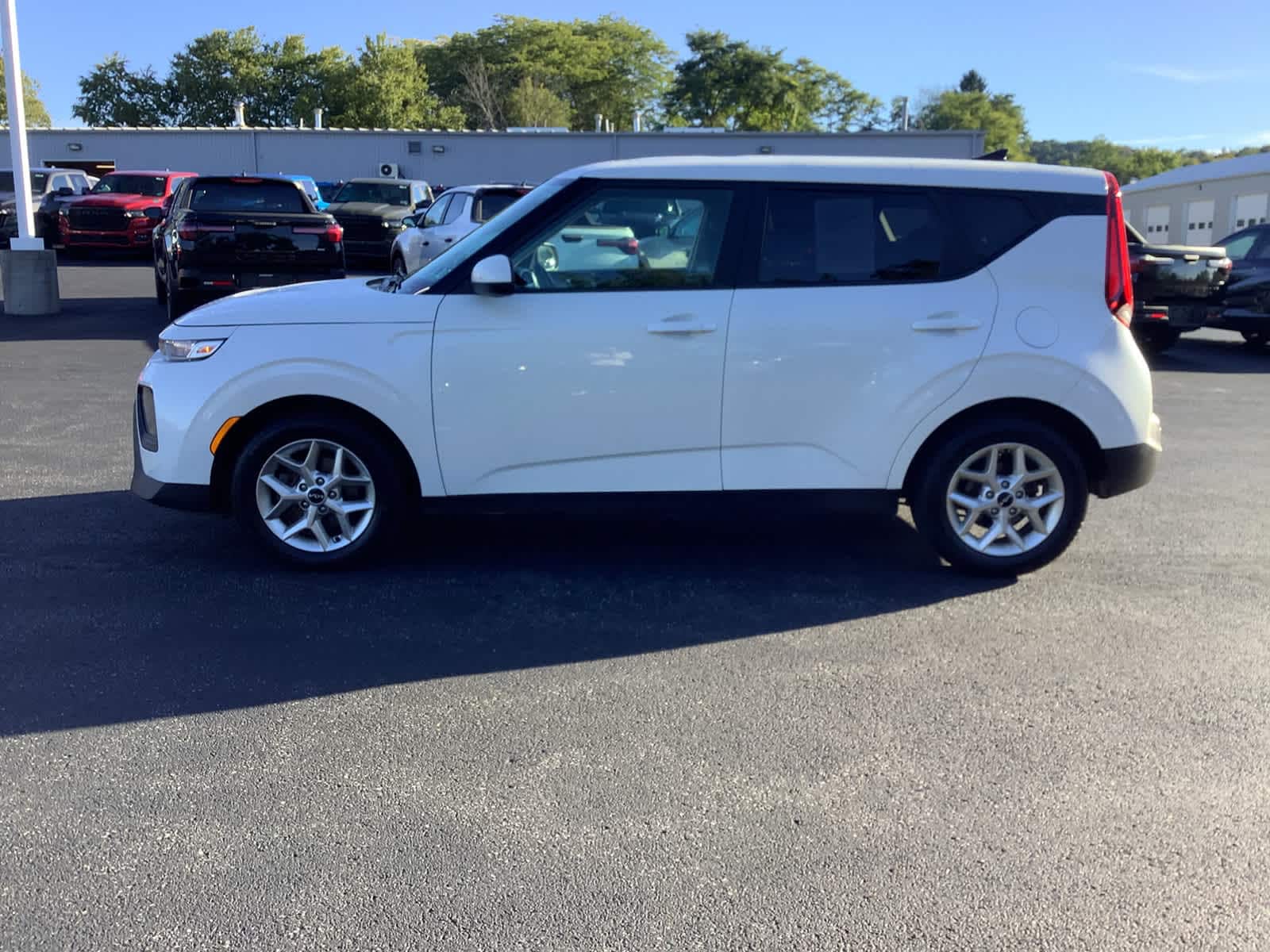 2022 Kia Soul LX - Photo 7