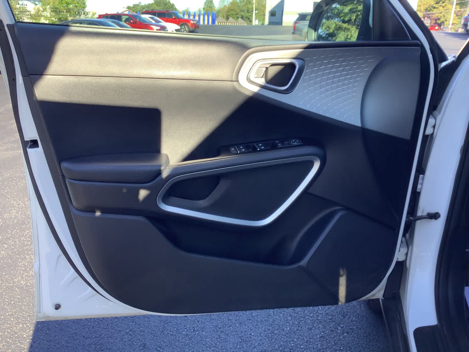 2022 Kia Soul LX - Photo 14