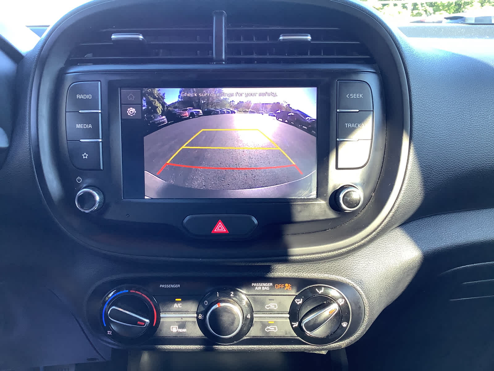 2022 Kia Soul LX - Photo 17