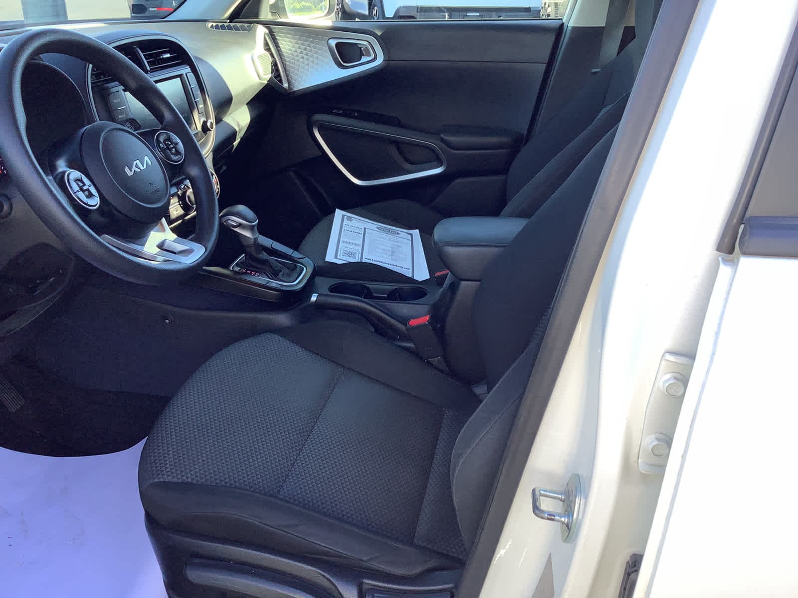 2022 Kia Soul LX - Photo 13
