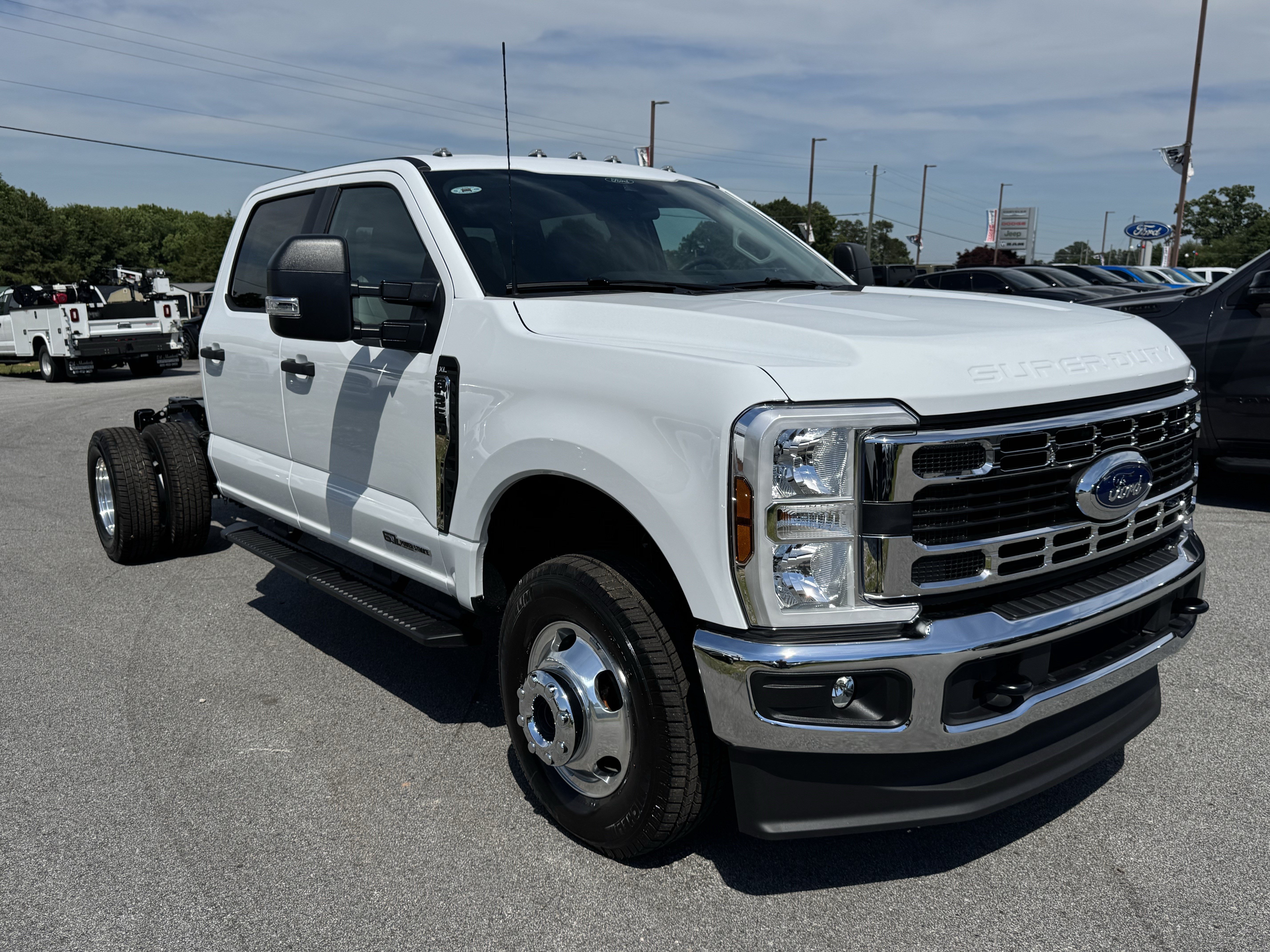 New 2026 Ford Super Duty F-350 DRW F-350® XL XL 4WD Crew Cab 179 WB 60 CA