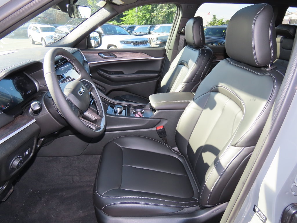 New 2027 Jeep Grand Cherokee Limited 4X4 Sport Utility