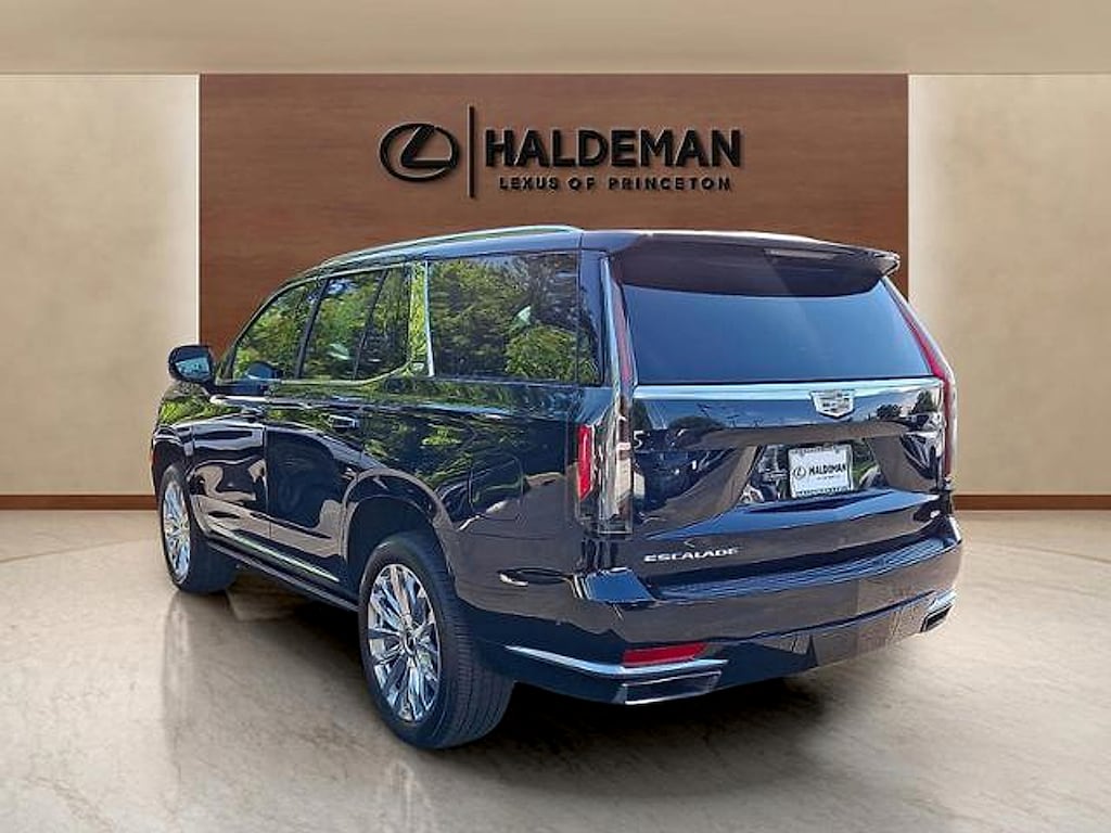 Used 2023 Cadillac Escalade 4WD Premium Luxury SUV