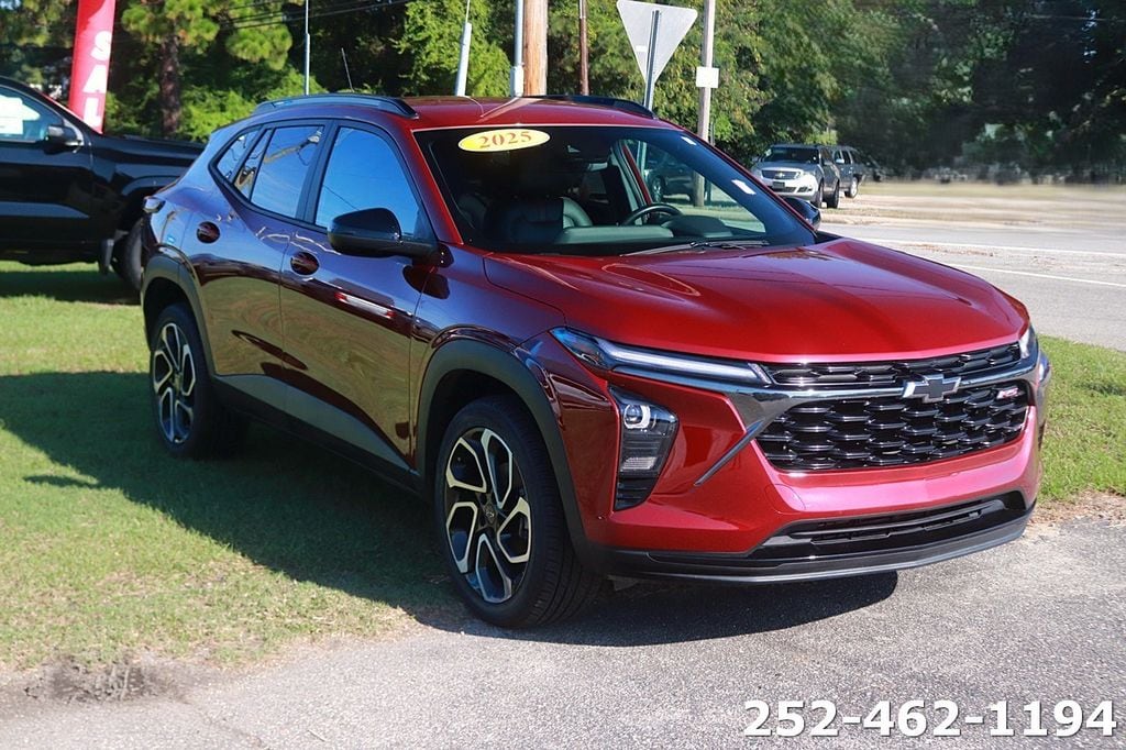 Used 2025 Chevrolet Trax 2RS SUV