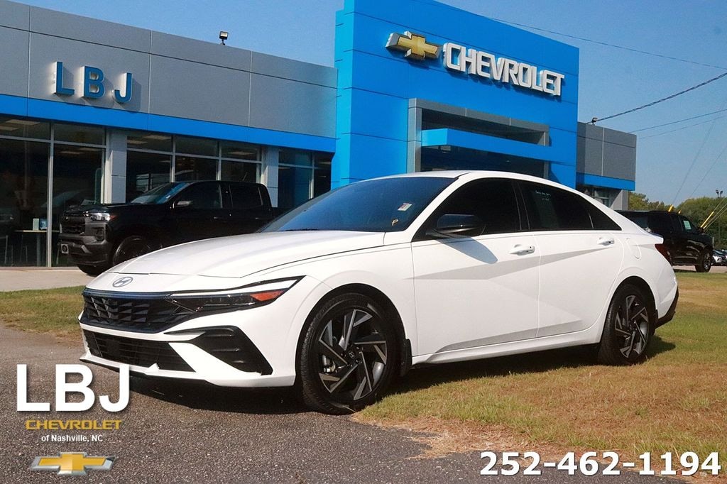 Used 2025 Hyundai Elantra SEL Sport Sedan