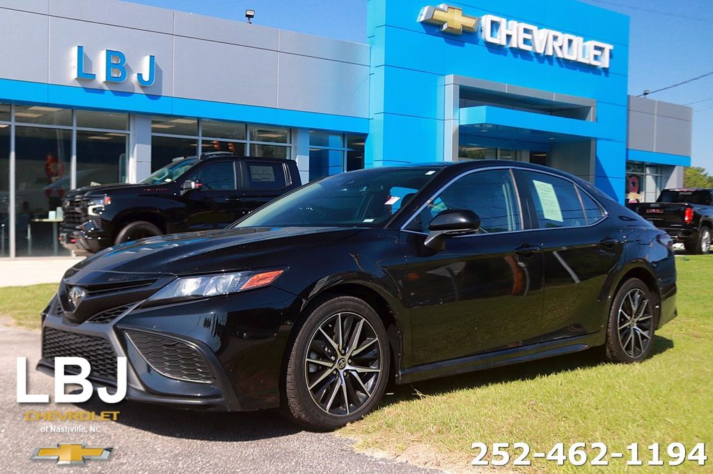 2024 Toyota Camry SE