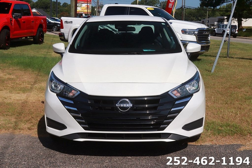 Used 2024 Nissan Versa 1.6 SV Sedan