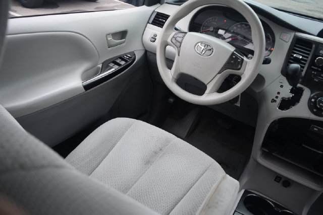 Used 2014 Toyota Sienna LE with VIN 5TDKK3DCXES498270 for sale in Lebanon, OH