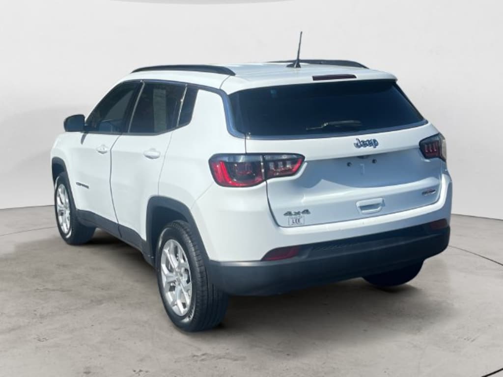 Used 2024 Jeep Compass Latitude SUV