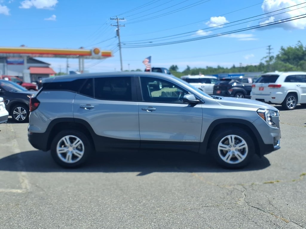 Used 2024 GMC Terrain SLE SUV