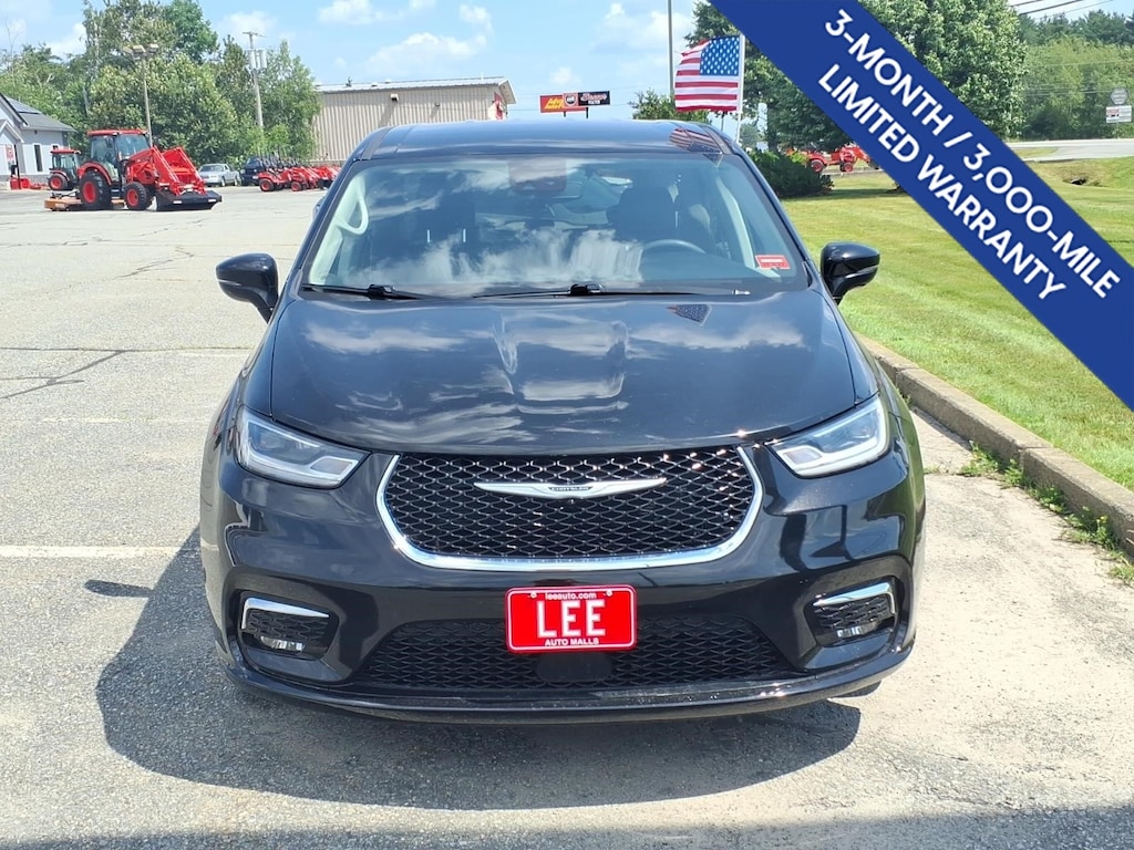 Used 2024 Chrysler Pacifica Touring L Minivan/Van