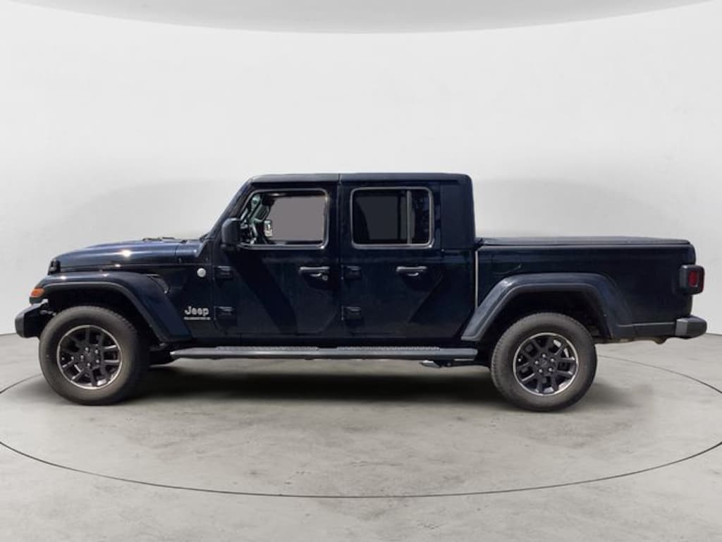 Certified 2023 Jeep Gladiator Overland Truck