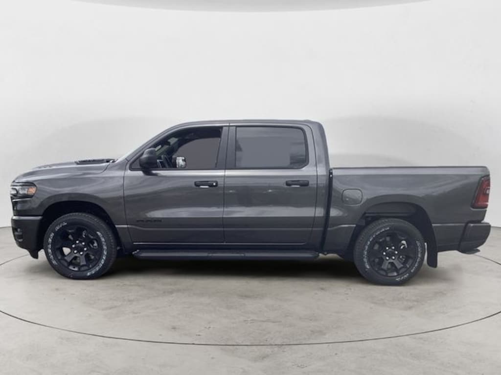 New 2026 Ram 1500 EXPRESS CREW CAB 4X4 5'7 BOX Pickup