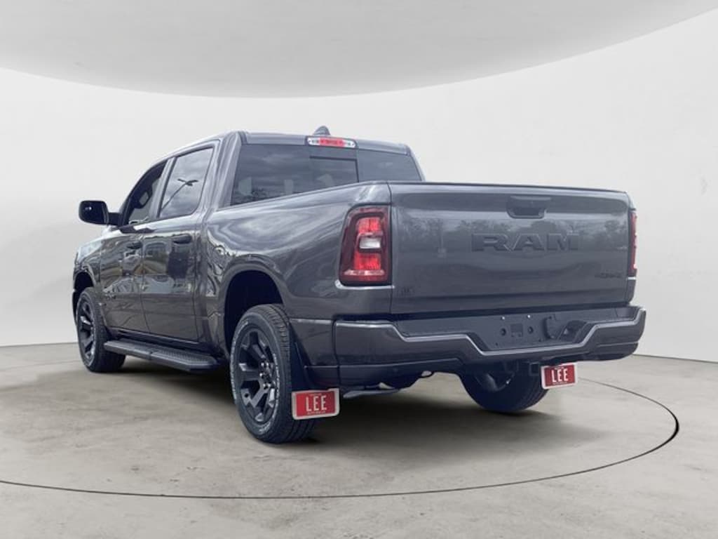 New 2026 Ram 1500 EXPRESS CREW CAB 4X4 5'7 BOX Pickup