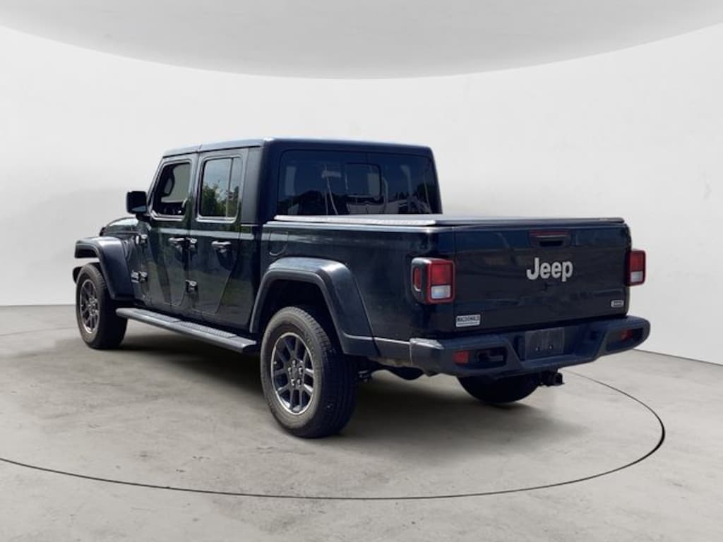Certified 2023 Jeep Gladiator Overland Truck